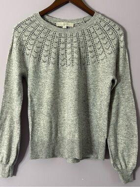 Ann Taylor LOFT Light Gray Pointella Yoke Sweater Size Small